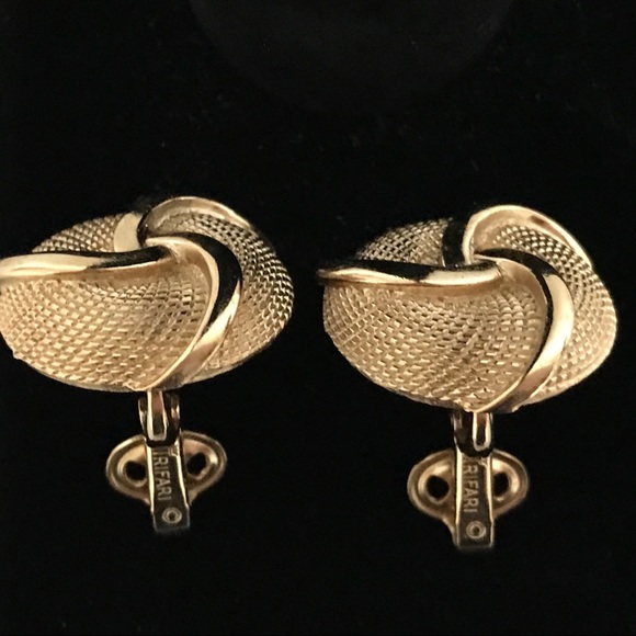 RARE VTG 1960s Crown Trifari Gold Tone Statement Earrings Basketweave Design - Picture 7 of 15